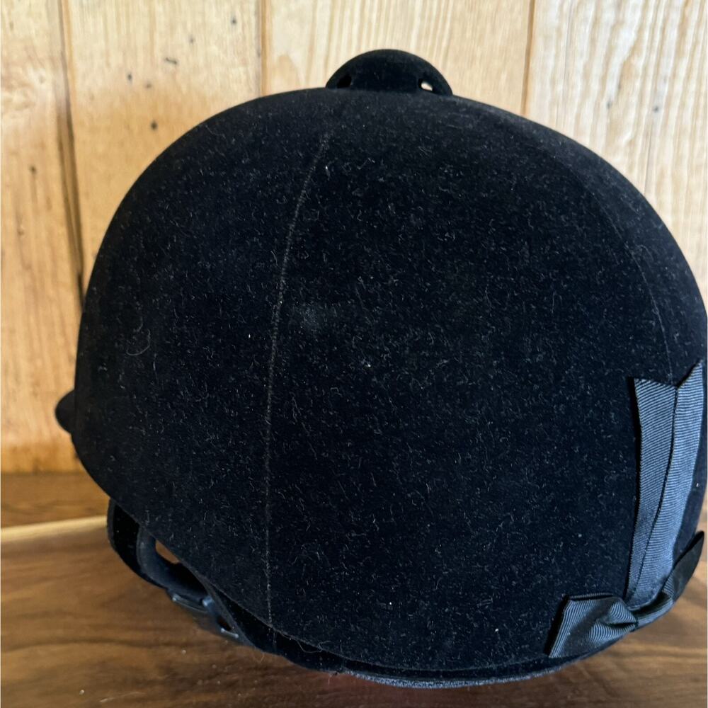 International Horse Riding Helmet Black Velvet SEI Pre-Owned Size 7 - Picture 15 of 16
